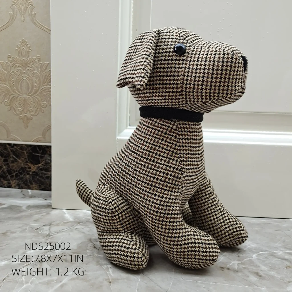 Adjustable chest‐strap pet harnesses in different sizes and colors made by Springvine